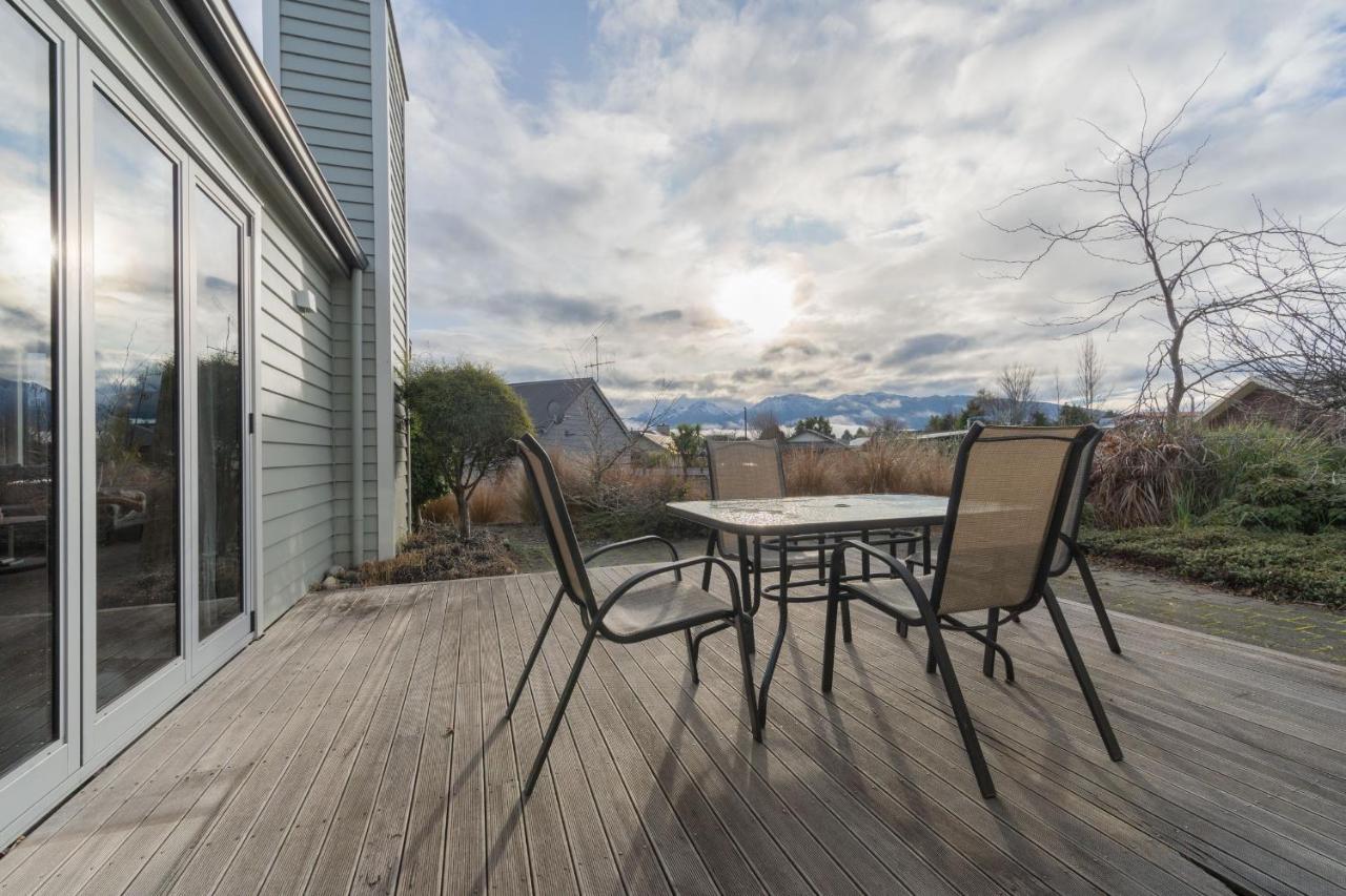 Southland Sounds - Te Anau Holiday Home Екстер'єр фото