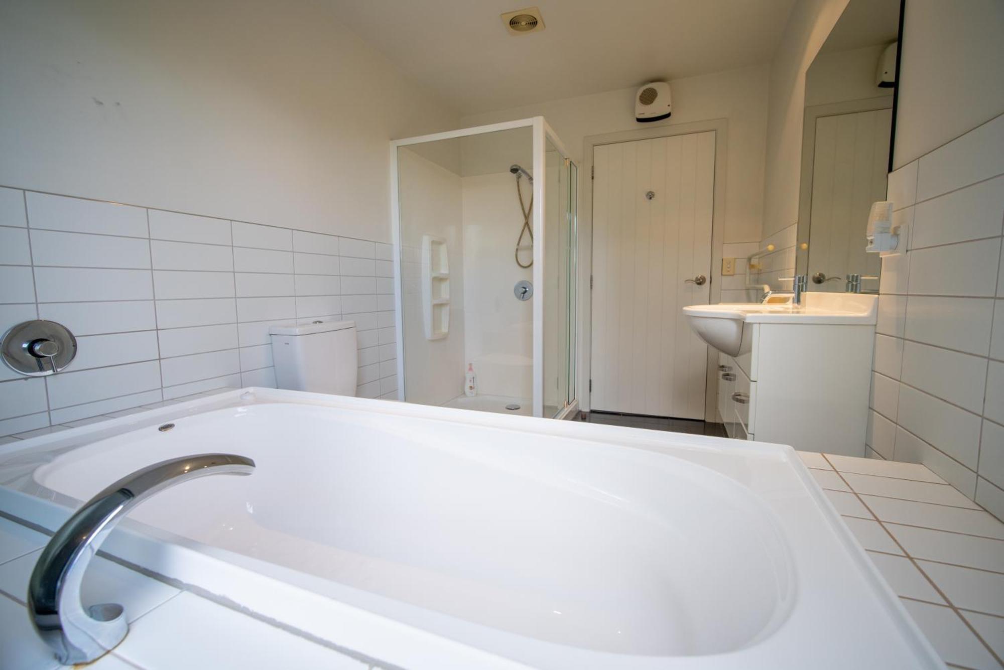 Southland Sounds - Te Anau Holiday Home Екстер'єр фото